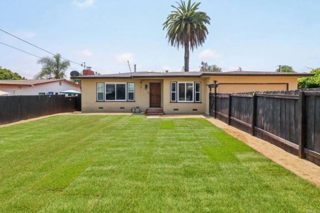 915 Crest View Dr, Vista, CA 92081