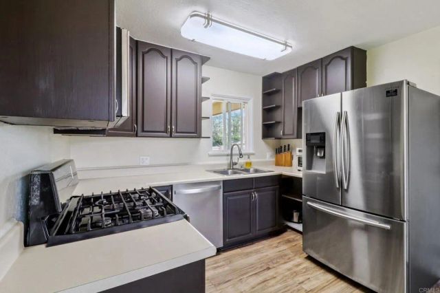 915 Crest View Dr, Vista, CA 92081