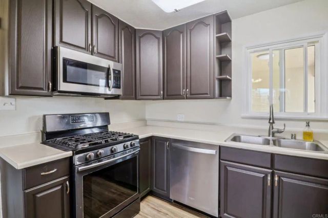 915 Crest View Dr, Vista, CA 92081