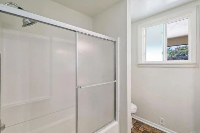 915 Crest View Dr, Vista, CA 92081