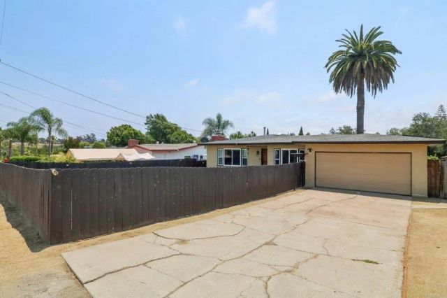 915 Crest View Dr, Vista, CA 92081