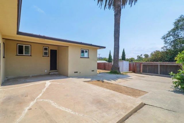 915 Crest View Dr, Vista, CA 92081