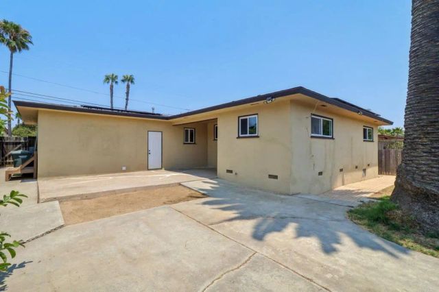 915 Crest View Dr, Vista, CA 92081
