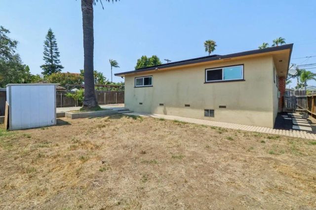 915 Crest View Dr, Vista, CA 92081