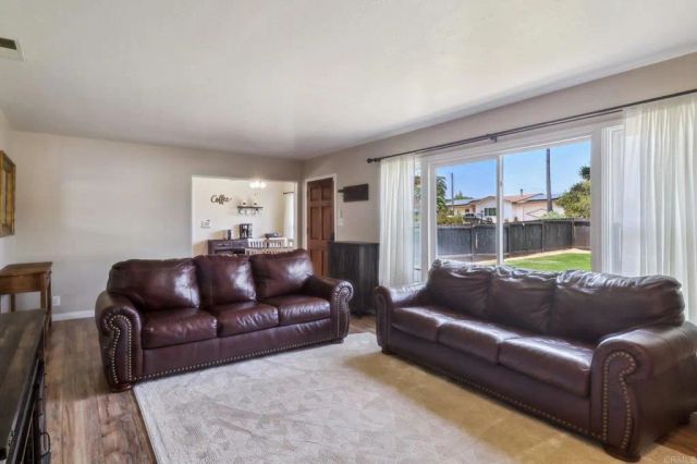 915 Crest View Dr, Vista, CA 92081