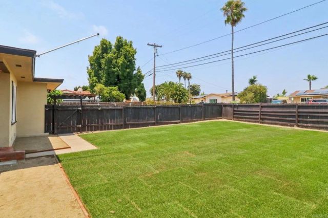 915 Crest View Dr, Vista, CA 92081