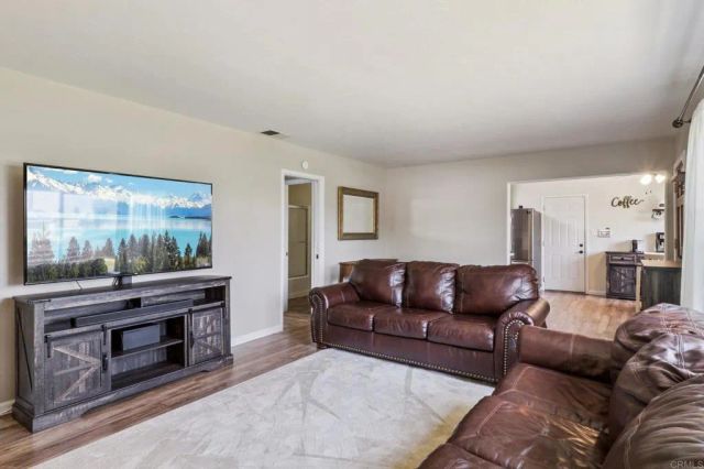 915 Crest View Dr, Vista, CA 92081