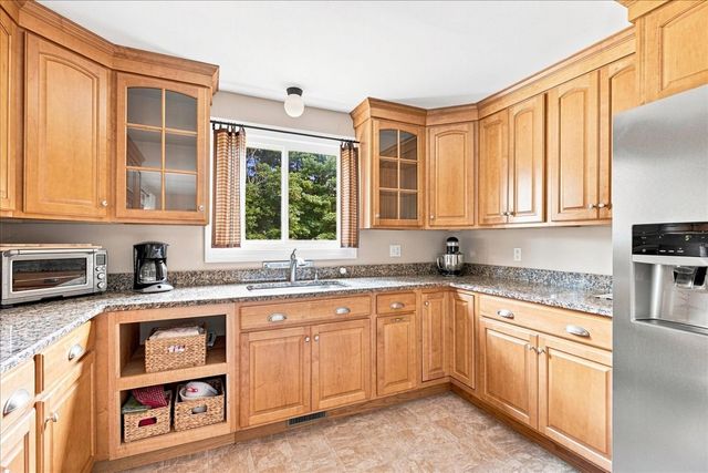 3 Charbonneau Ave, Lakeville, MA 02347