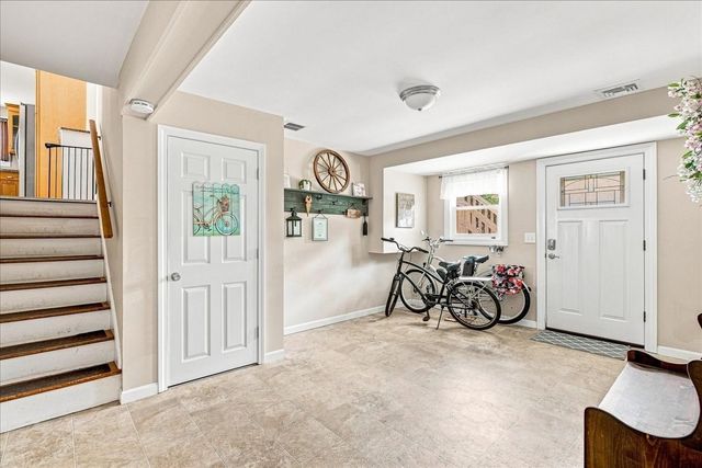 3 Charbonneau Ave, Lakeville, MA 02347