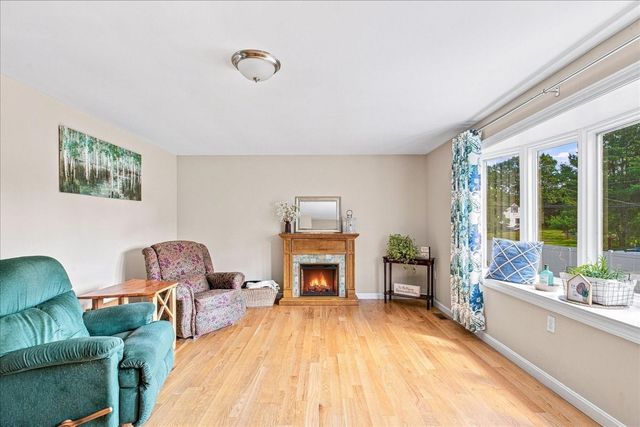 3 Charbonneau Ave, Lakeville, MA 02347