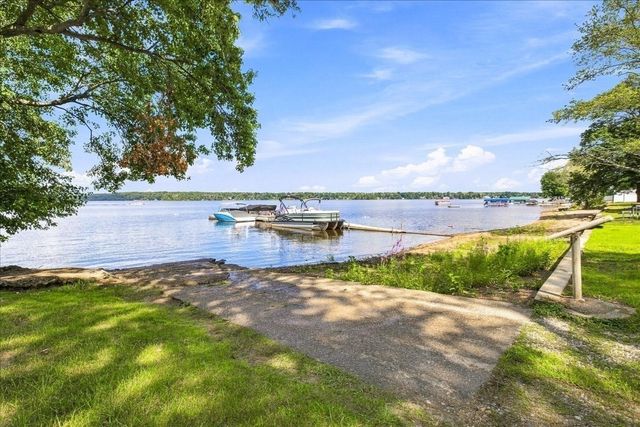 3 Charbonneau Ave, Lakeville, MA 02347