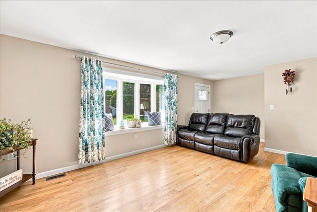 3 Charbonneau Ave, Lakeville, MA 02347