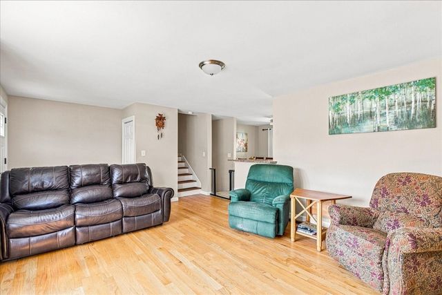 3 Charbonneau Ave, Lakeville, MA 02347