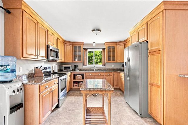 3 Charbonneau Ave, Lakeville, MA 02347