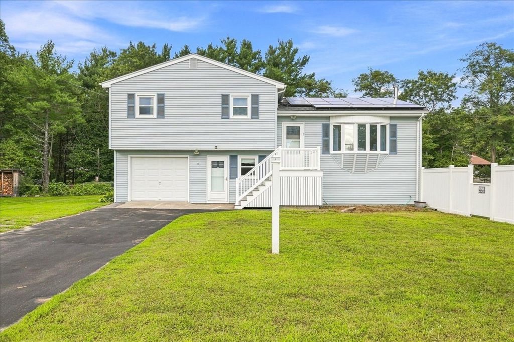 3 Charbonneau Ave, Lakeville, MA 02347