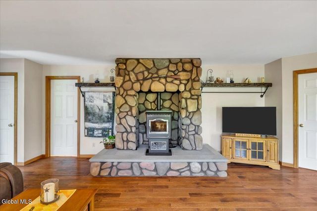 525 Crook's Grove Road, Ballston Spa, NY 12020