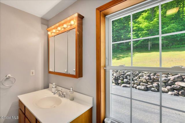 525 Crook's Grove Road, Ballston Spa, NY 12020