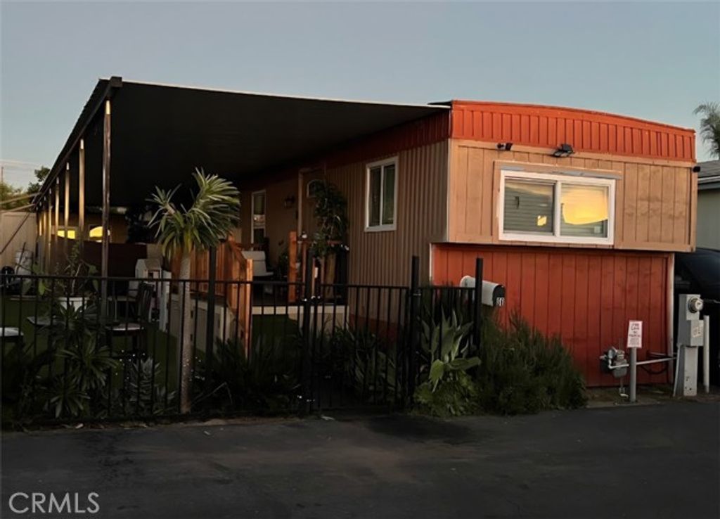 190 N Meridian 66, Rialto, CA 92376