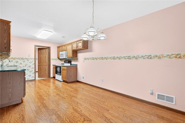 1010 Timberwood Dr, Chippewa Twp, PA 15010