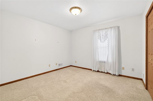 1010 Timberwood Dr, Chippewa Twp, PA 15010