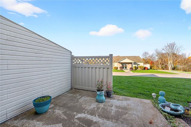 1010 Timberwood Dr, Chippewa Twp, PA 15010