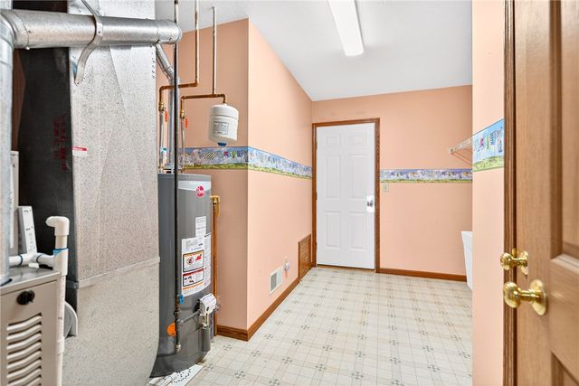 1010 Timberwood Dr, Chippewa Twp, PA 15010