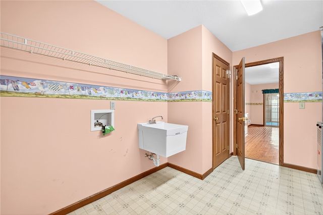 1010 Timberwood Dr, Chippewa Twp, PA 15010