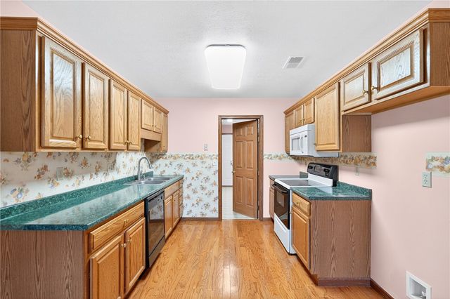 1010 Timberwood Dr, Chippewa Twp, PA 15010