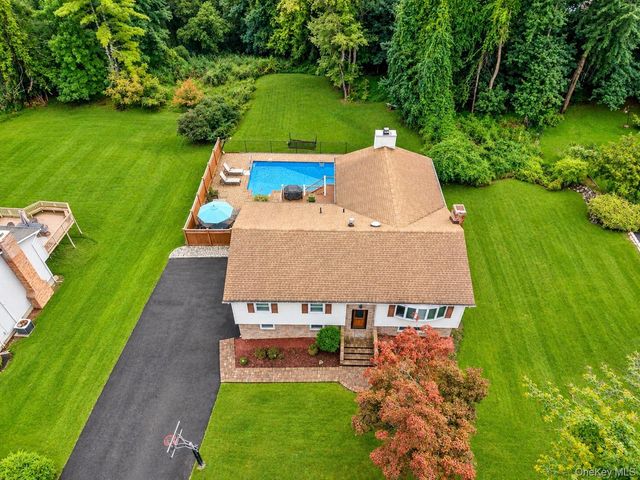 3 Five Oaks Lane, Valley Cottage, NY 10989