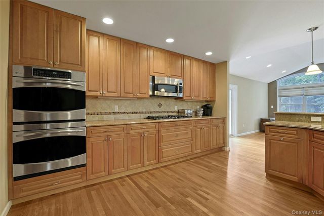 3 Five Oaks Lane, Valley Cottage, NY 10989