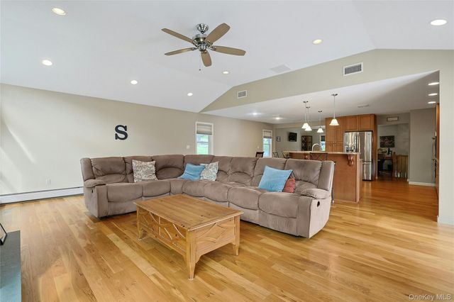 3 Five Oaks Lane, Valley Cottage, NY 10989