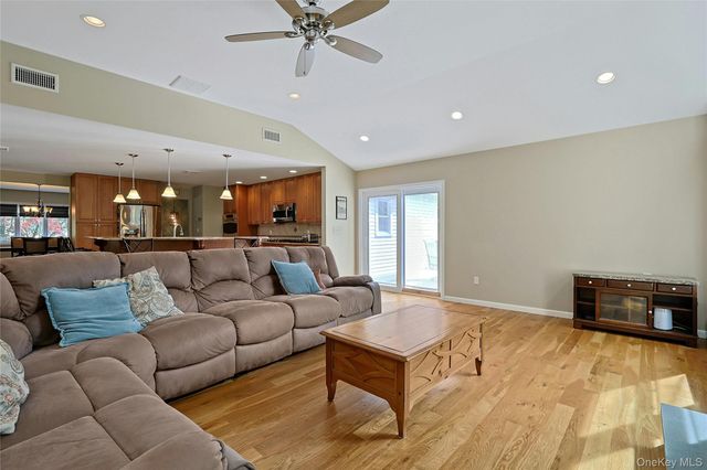 3 Five Oaks Lane, Valley Cottage, NY 10989