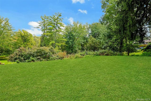 3 Five Oaks Lane, Valley Cottage, NY 10989