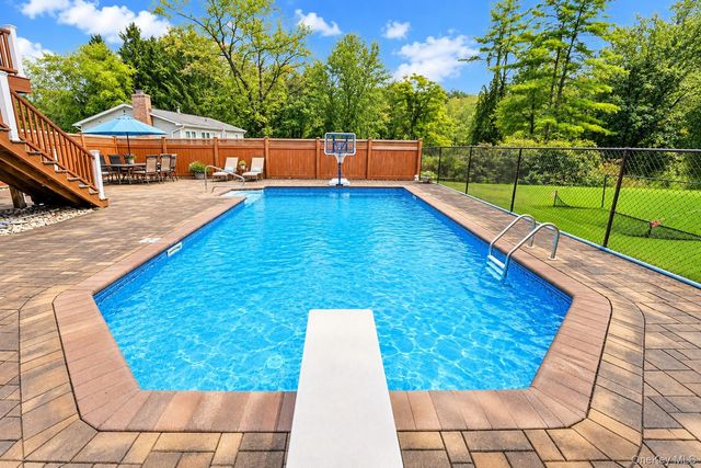 3 Five Oaks Lane, Valley Cottage, NY 10989
