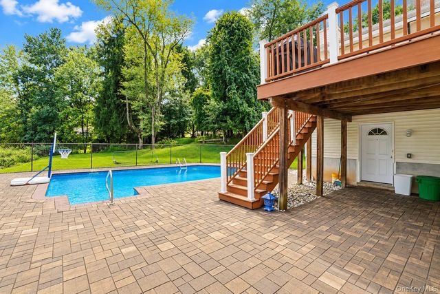 3 Five Oaks Lane, Valley Cottage, NY 10989
