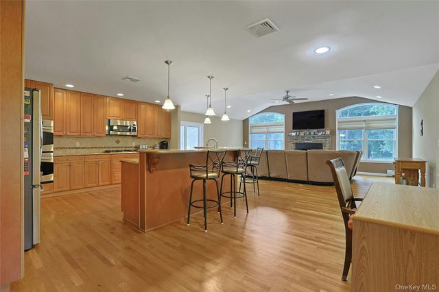 3 Five Oaks Lane, Valley Cottage, NY 10989
