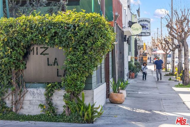 5338 Smiley Drive, Los Angeles, CA 90016