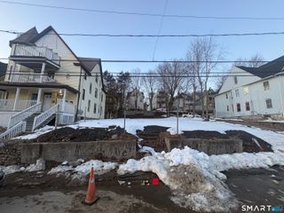 22 Ridgewood Street, Waterbury, CT 06710