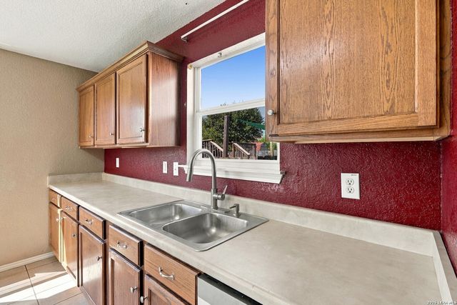 11004 Dublin Ldg, San Antonio, TX 78254