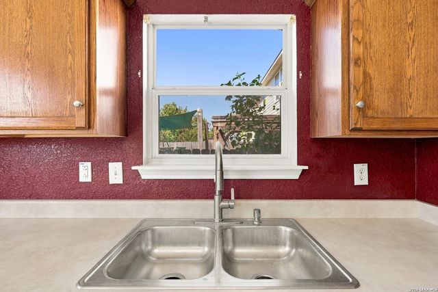 11004 Dublin Ldg, San Antonio, TX 78254