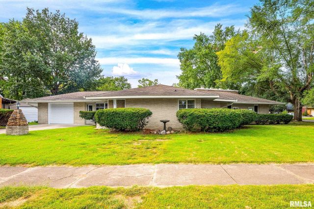 1704 SHORT Drive, Pekin, IL 61554