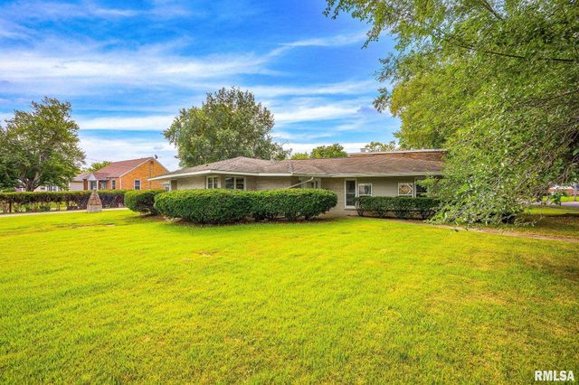1704 SHORT Drive, Pekin, IL 61554