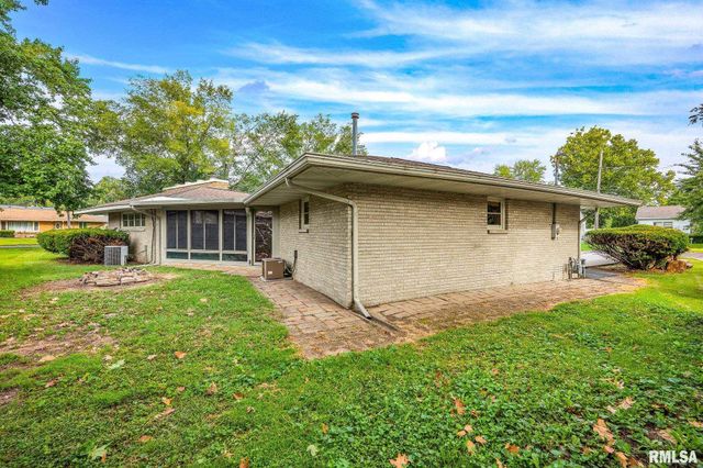1704 SHORT Drive, Pekin, IL 61554