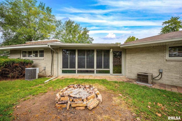 1704 SHORT Drive, Pekin, IL 61554