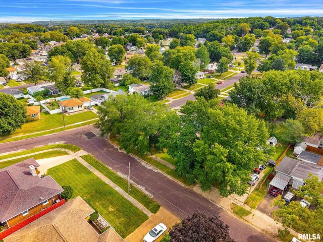 1704 SHORT Drive, Pekin, IL 61554