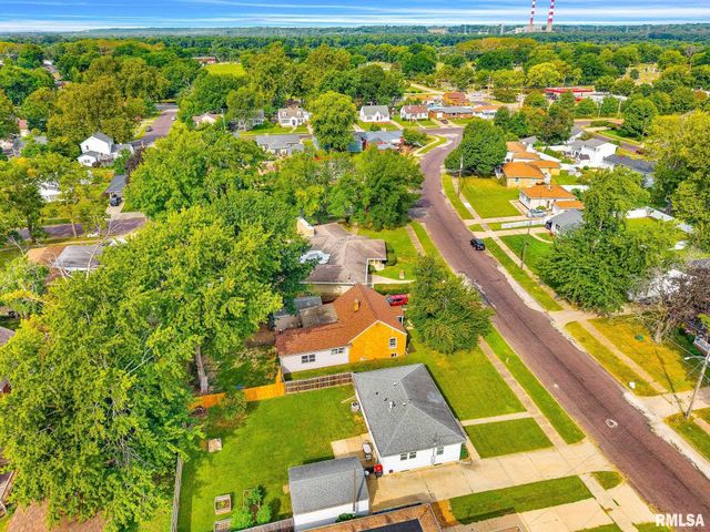 1704 SHORT Drive, Pekin, IL 61554
