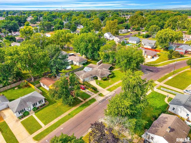 1704 SHORT Drive, Pekin, IL 61554