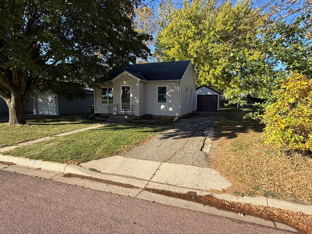 844 Cedar Avenue, Westbrook, MN 56183