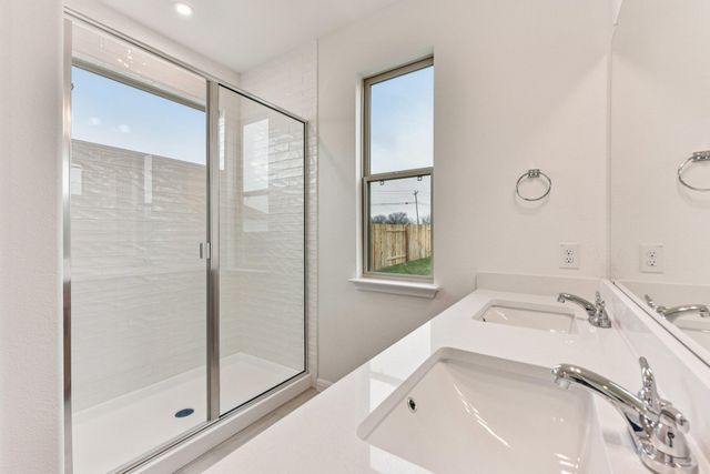 319 Dogvane CIR, Kyle, TX 78640