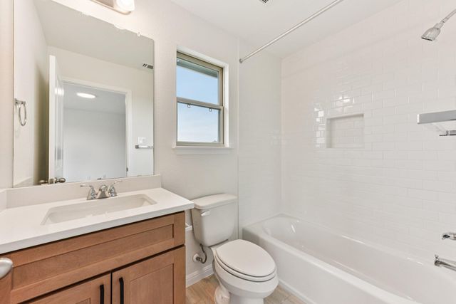 319 Dogvane CIR, Kyle, TX 78640